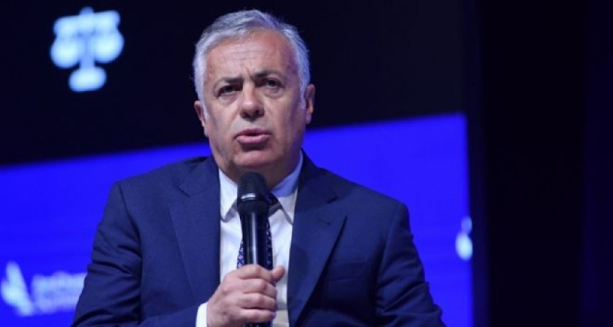Cornejo se aumentó el 40% su sueldo y el de sus funcionarios