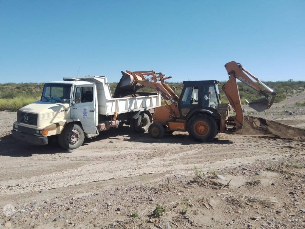 La comuna mejora caminos y represas en las zonas de secano