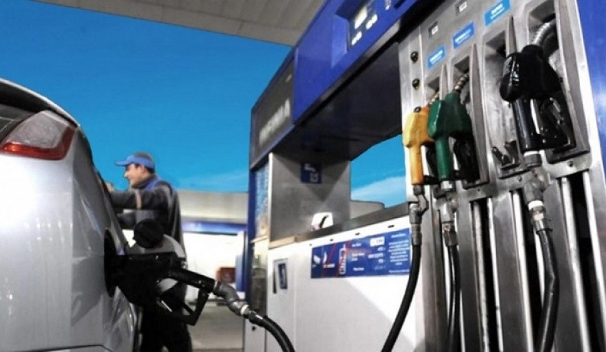 Acuña: “La sociedad no está preparada para cargar combustible por cuenta propia”