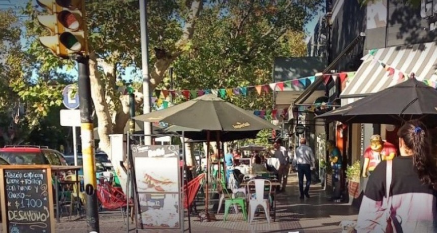 El comercio local trabajará normalmente hoy viernes 15 de agosto